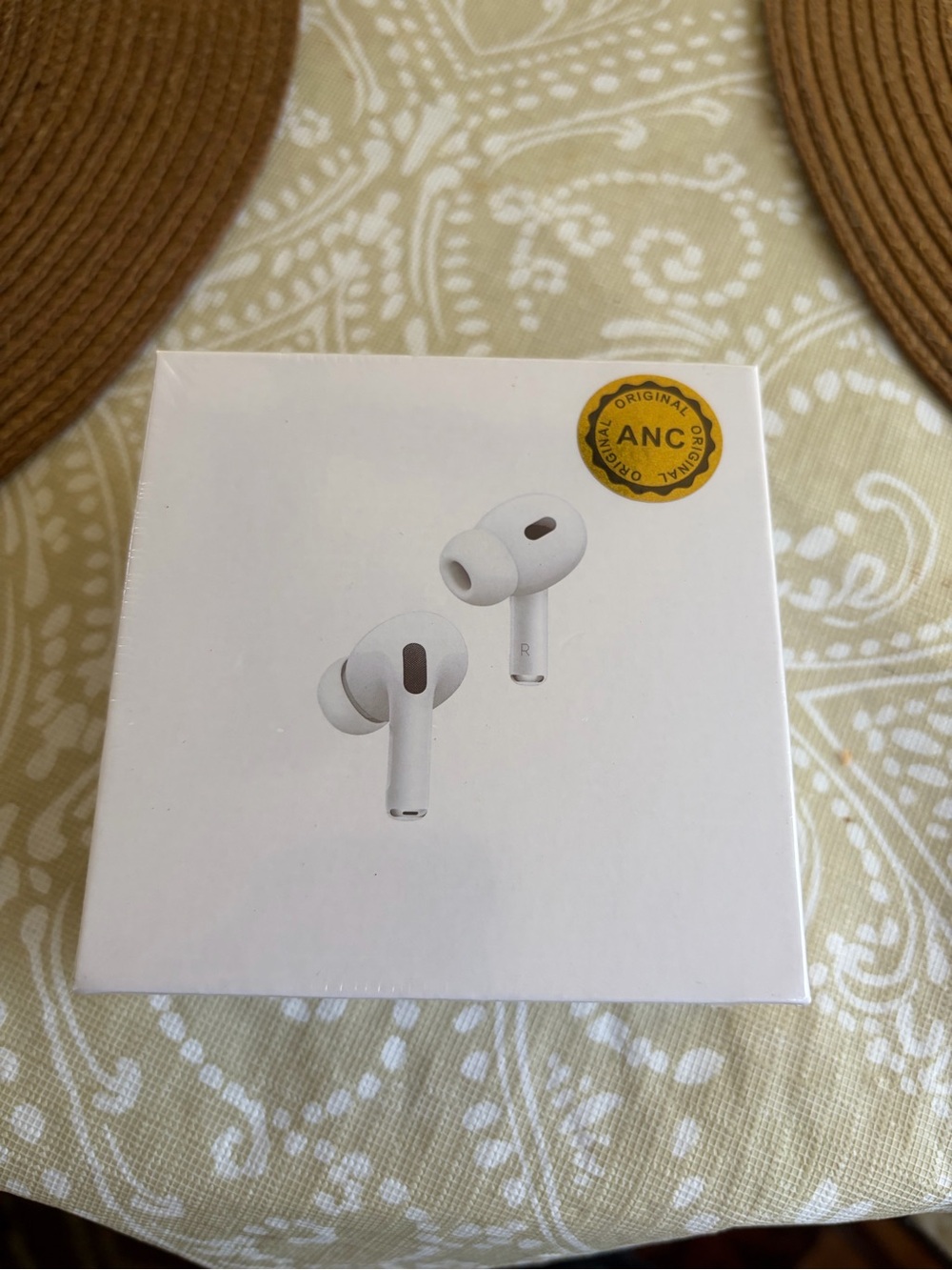& Other Stories White True Wireless Earbuds Packaging
